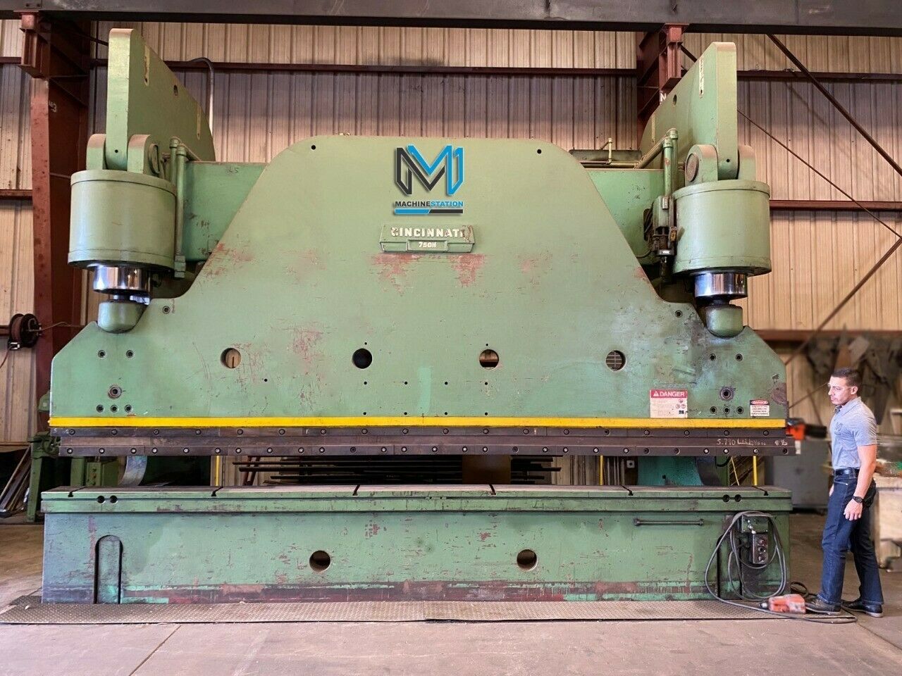 CINCINNATI-HYDRAULIC-PRESS-BRAKE1-2.jpg
