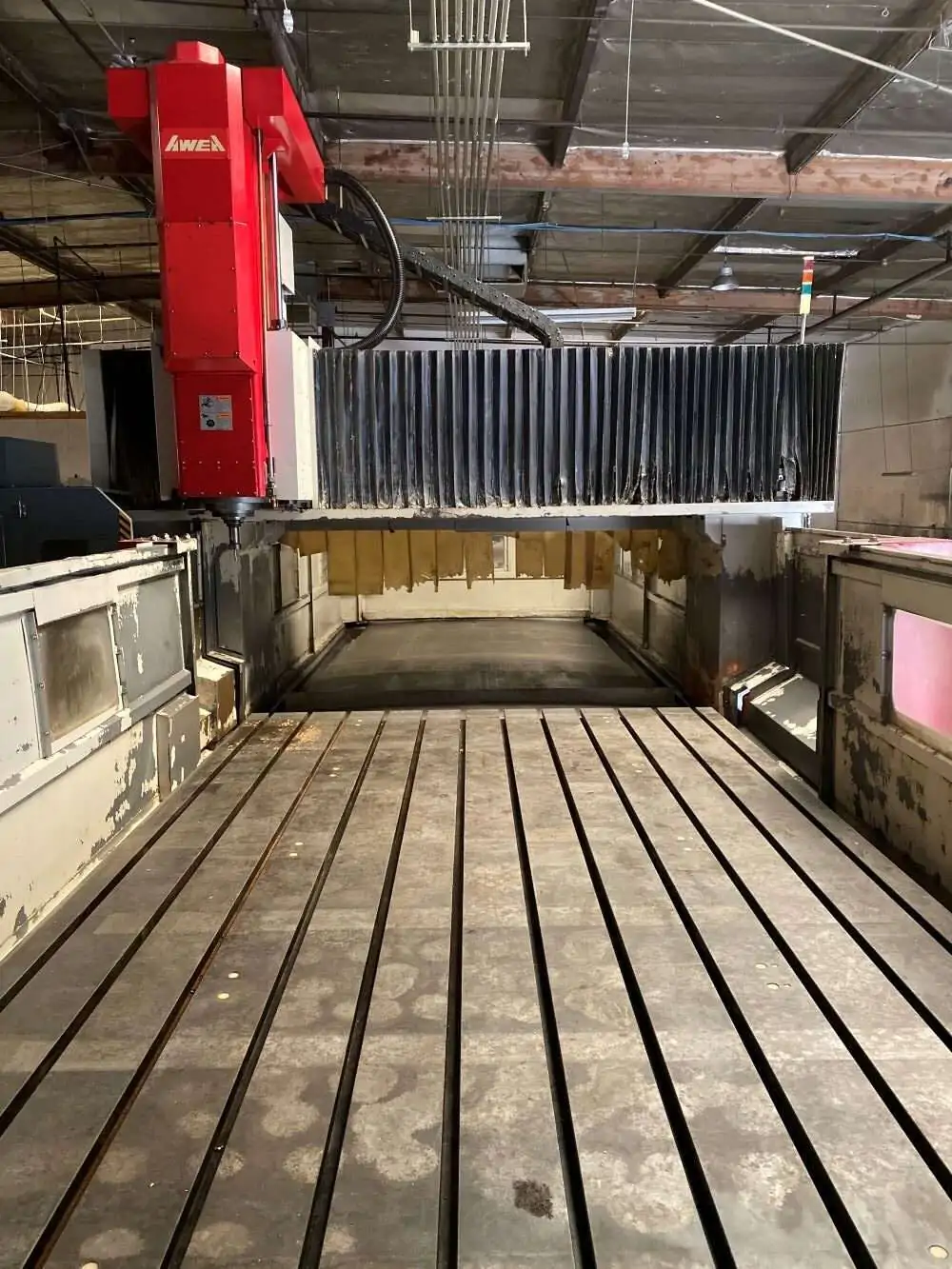 Used AWEA LP4025 CNC Bridge Mill (2004) – Heavy-Duty Milling Machine