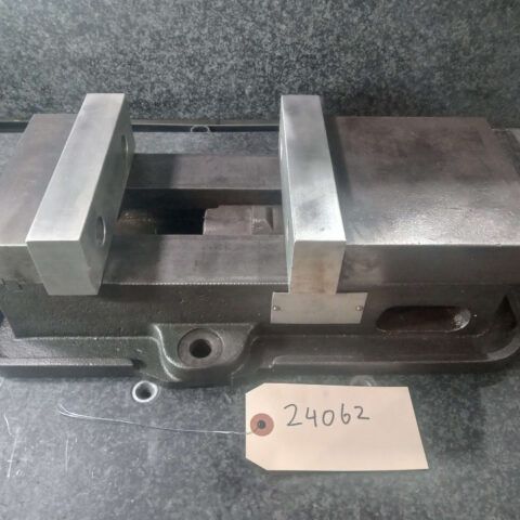 Kurt D60 Milling Vise 6" NO HANDLE