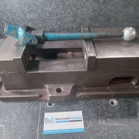 Kurt D60 Vise with Vise Handle 6" Milling Vise