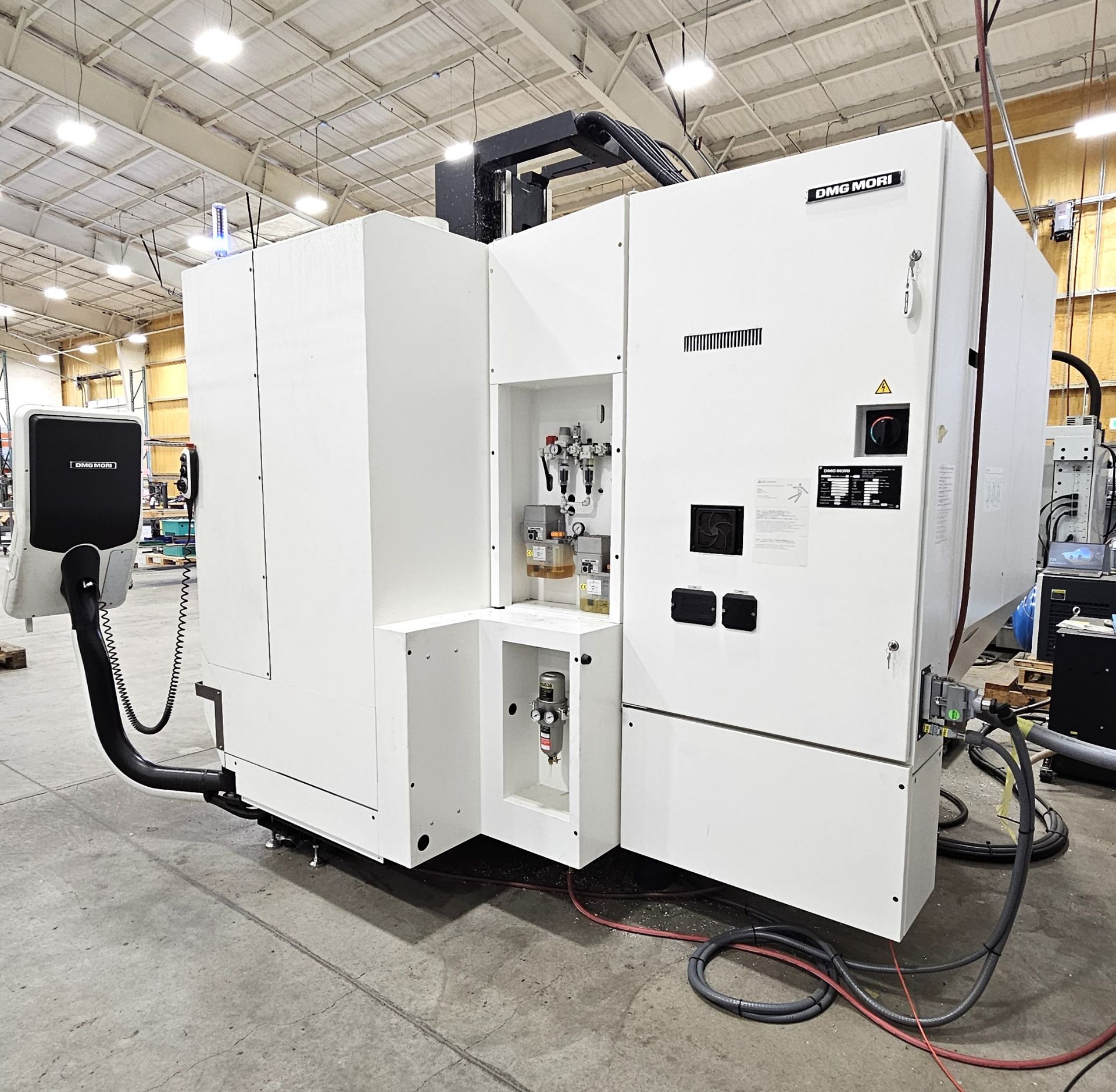 DMG Mori CMX1100V 4-Axis (4)