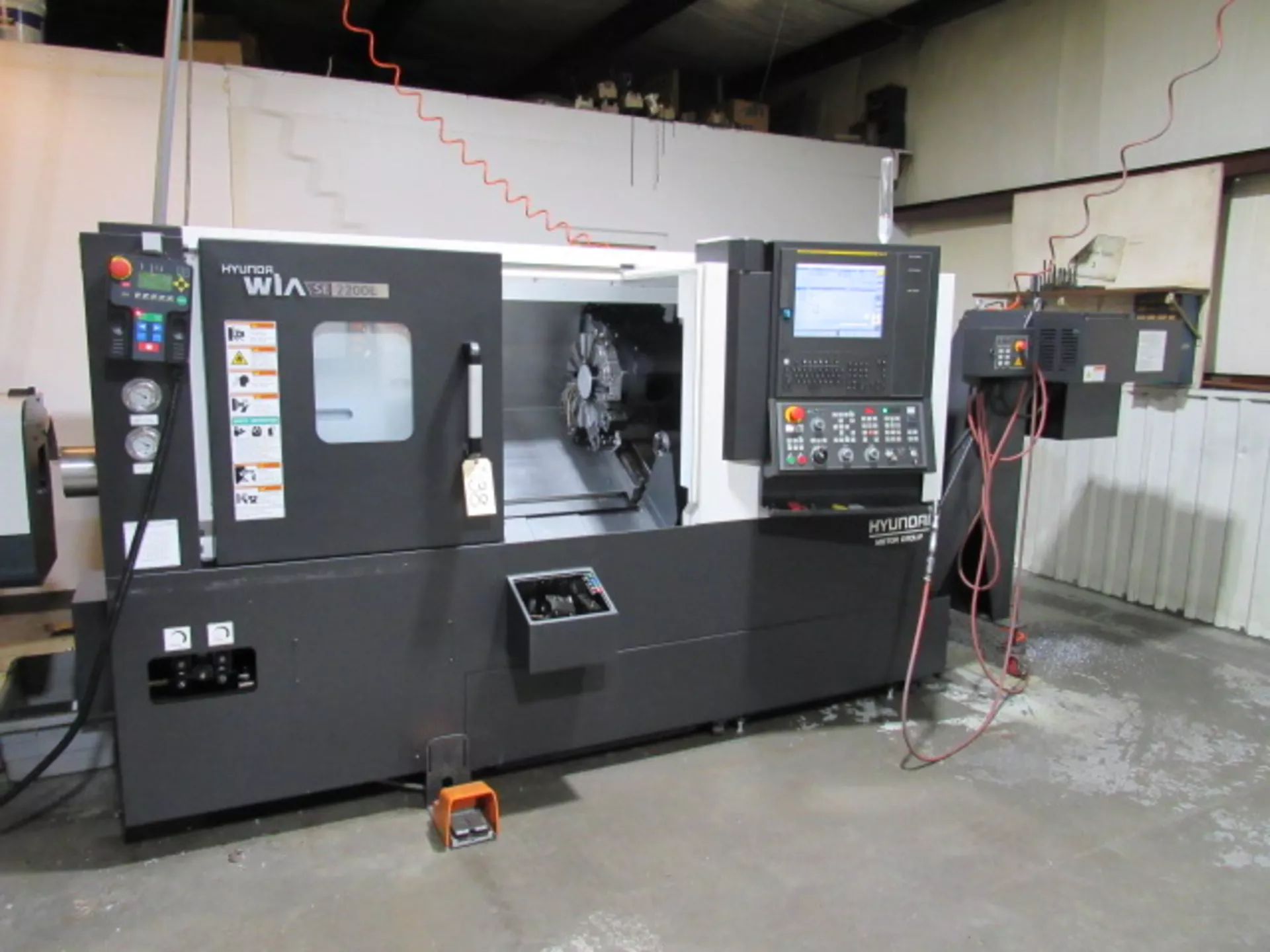 Hyundai Wia SE2200L CNC Turning Center-2