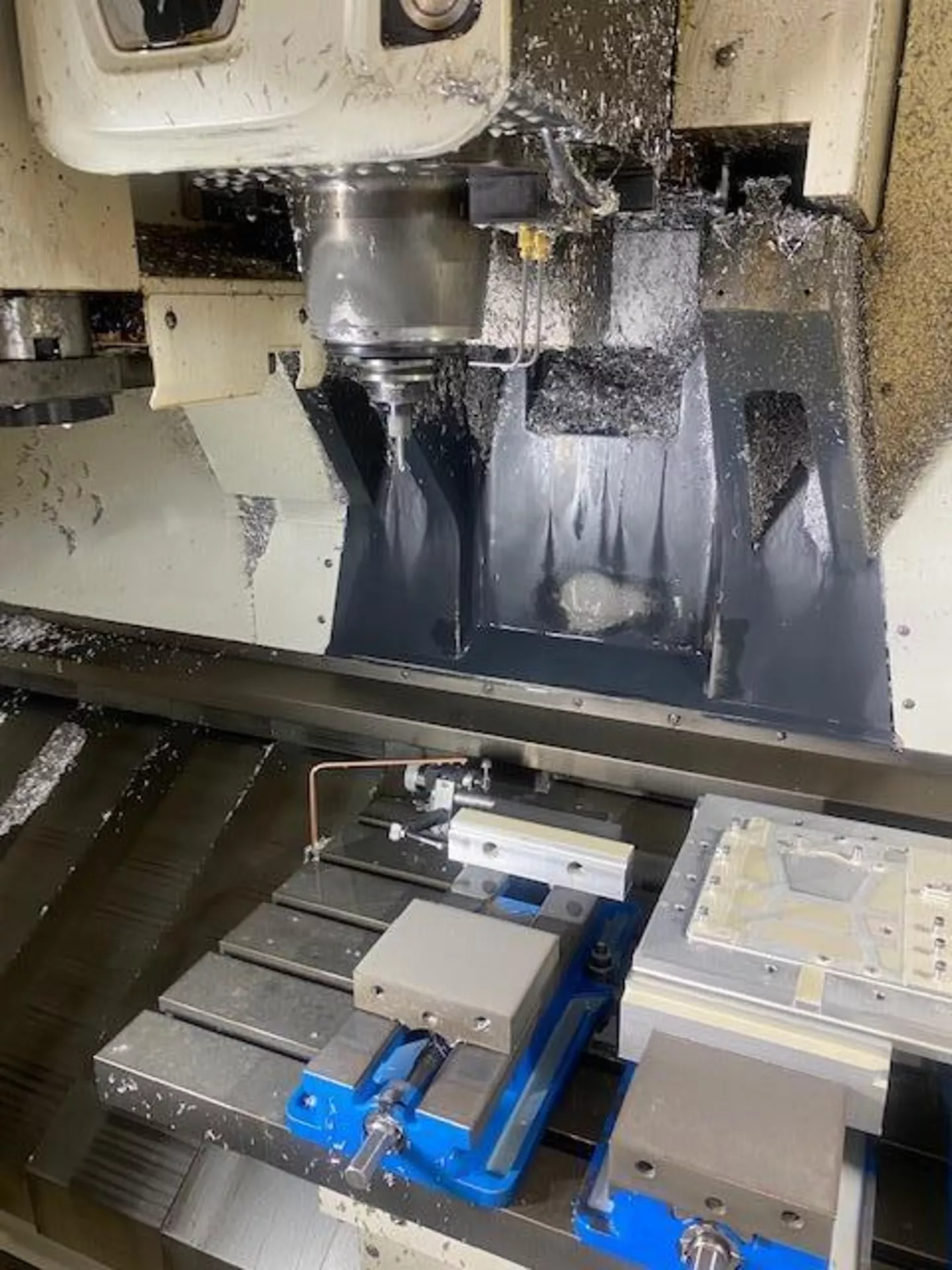 DMG MORI CMX 1100V (1)