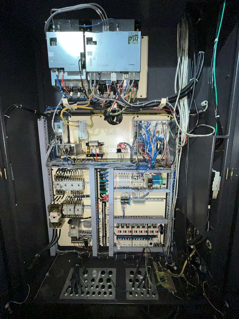 OKUMA MA-550VB CNC VERTICAL MACHINING CENTER - 50 TAPER MILL 12