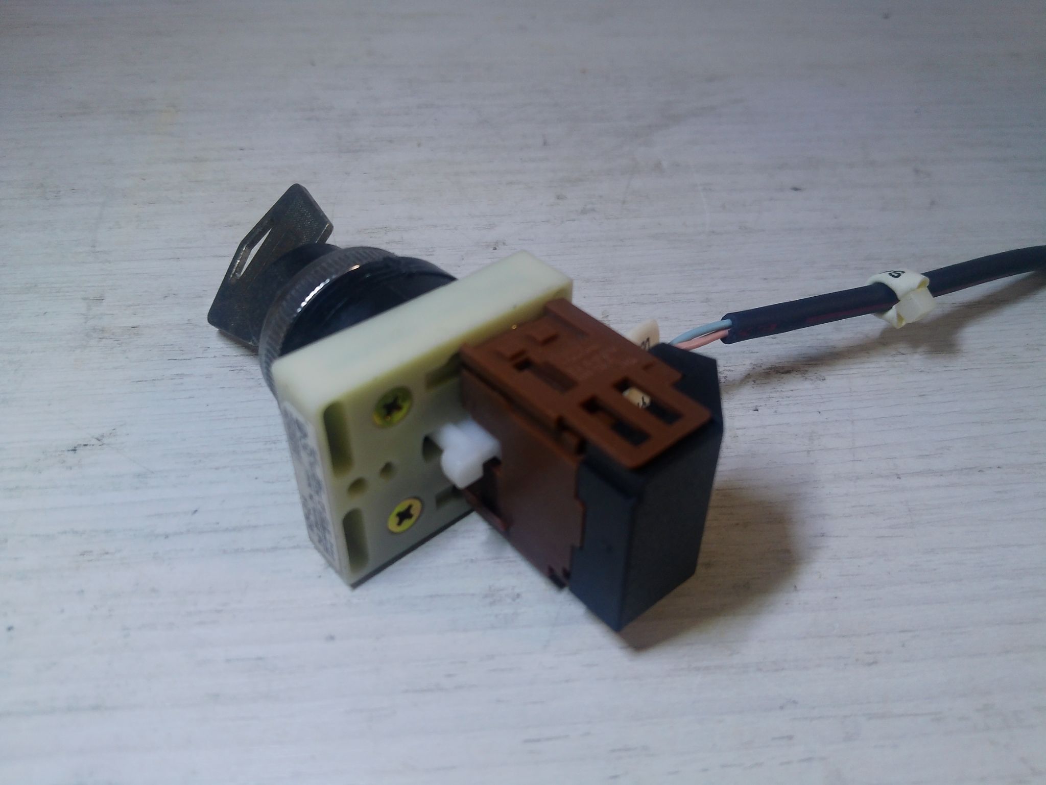 FUJI ELECTRIC AH25-J2A 4