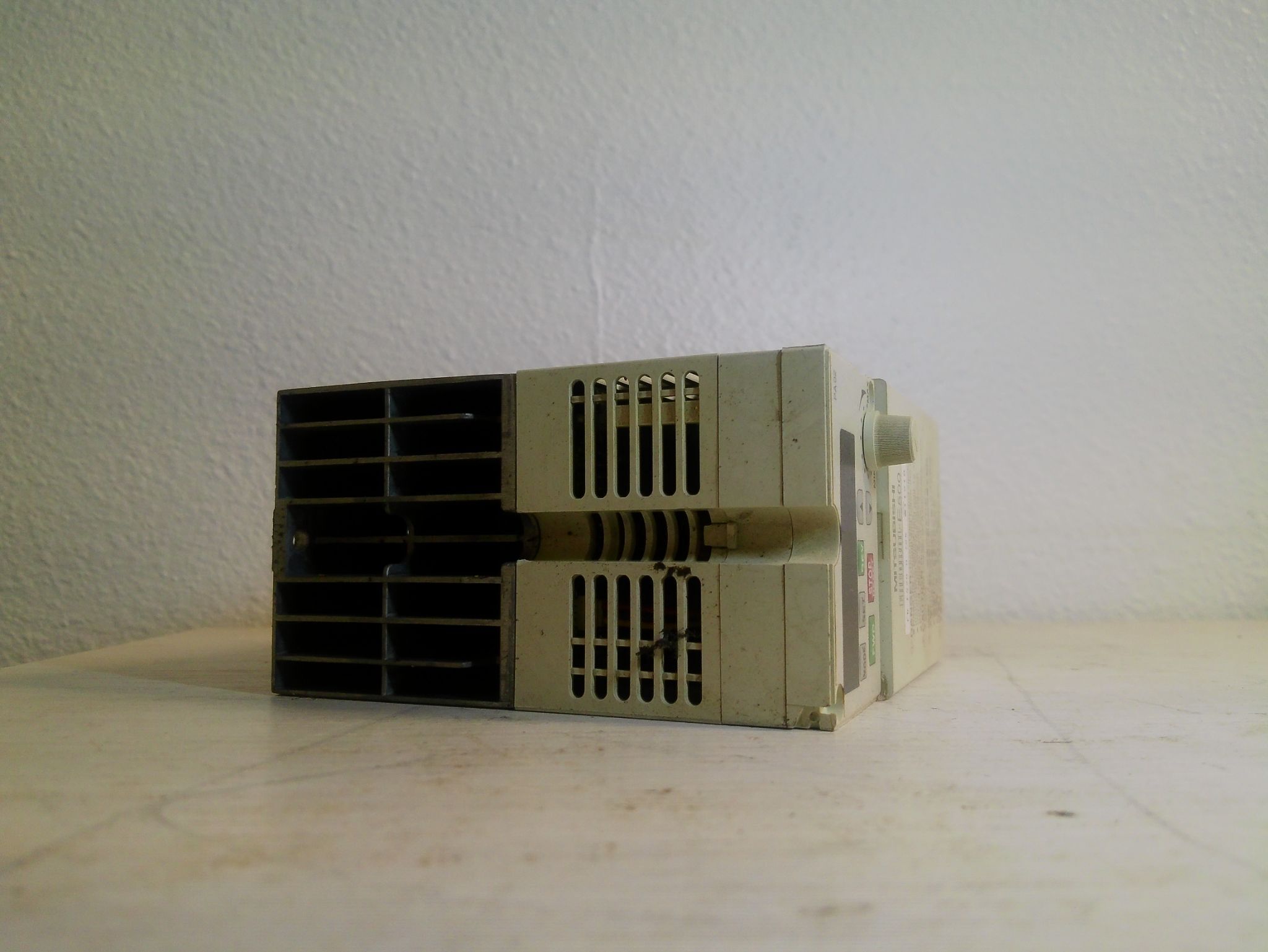 MITSUBISHI FR-E529-0.75K 2