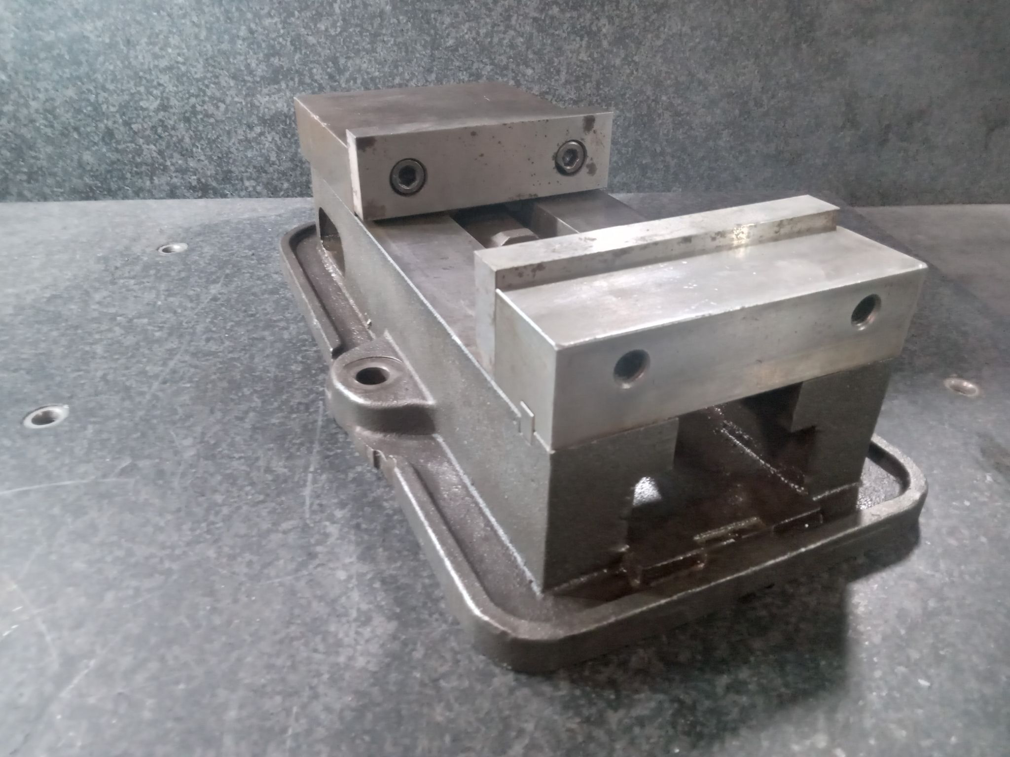 Kurt D60 Milling Vise 6" NO HANDLE 5