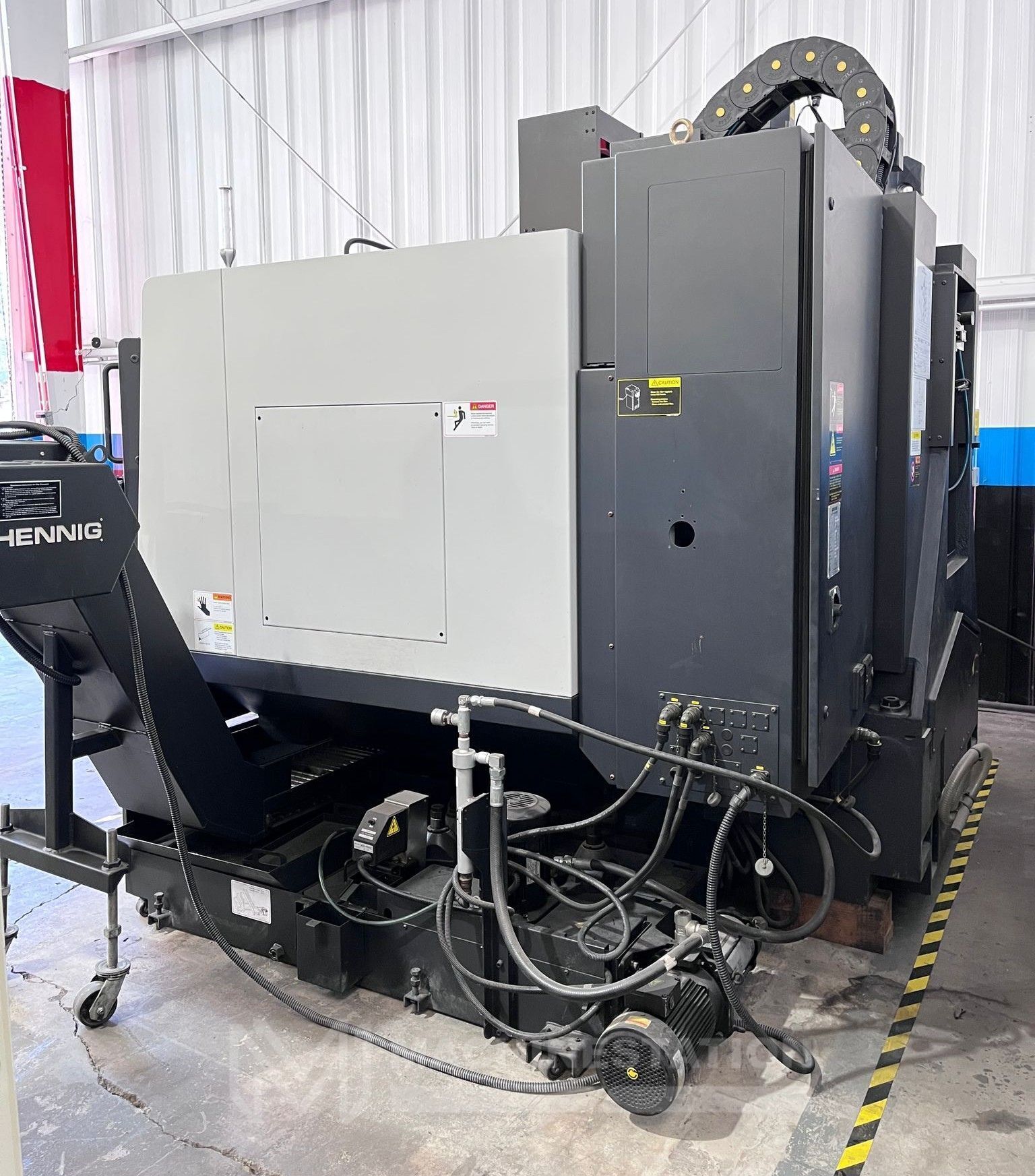Doosan DNM-5700 CNC Vertical Machining Center - Mill 12
