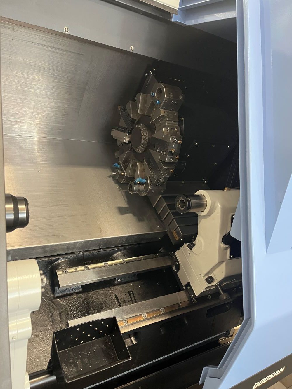 Doosan Lynx 220LC CNC Turning Center - Lathe 12