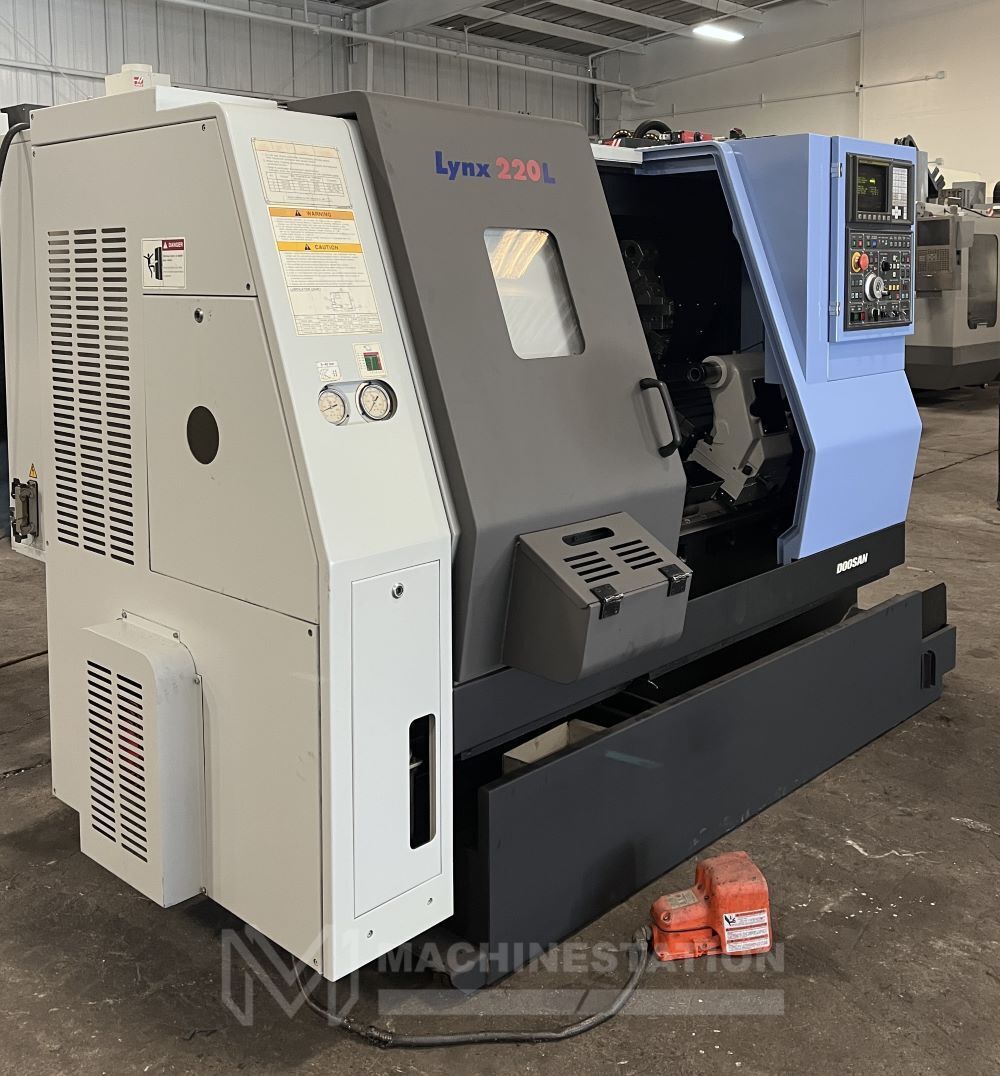 Doosan Lynx 220LC CNC Turning Center - Lathe 3