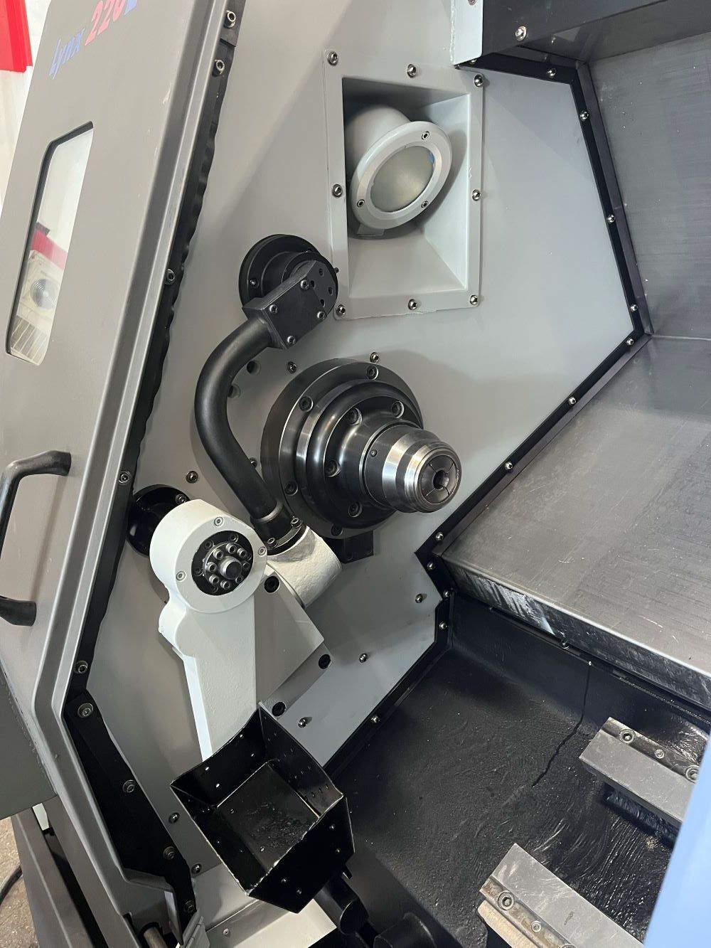 Doosan Lynx 220LC CNC Turning Center - Lathe 9