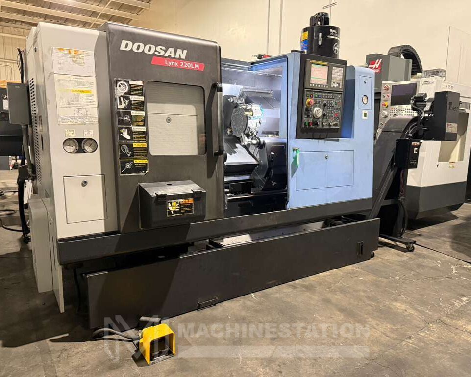 Doosan Lynx 220LMA CNC Turning Center - C Axis Live Tool Bar Feeder Lathe 6