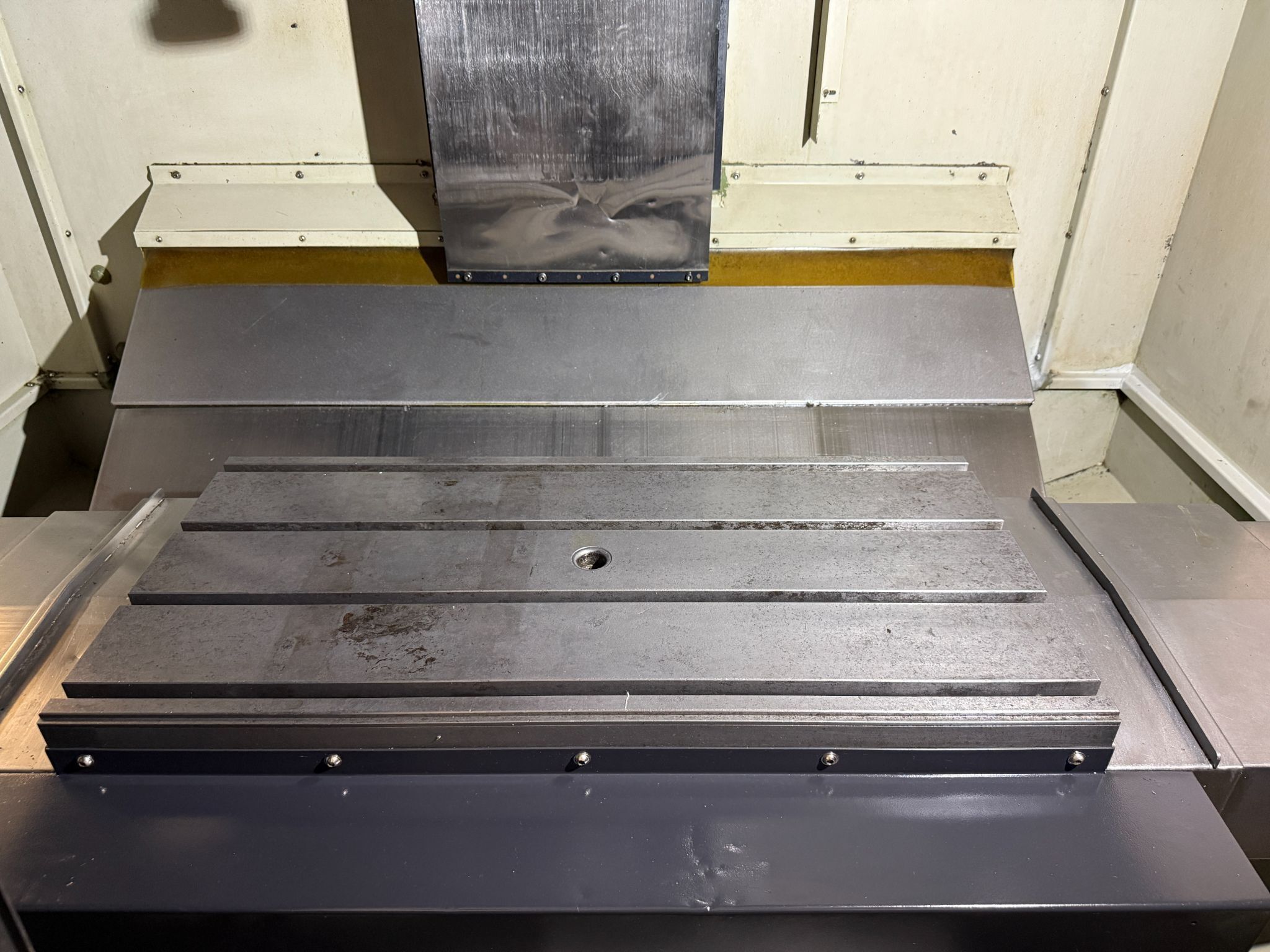 Doosan MV-3016L CNC Vertical Machining Center - Mill 10