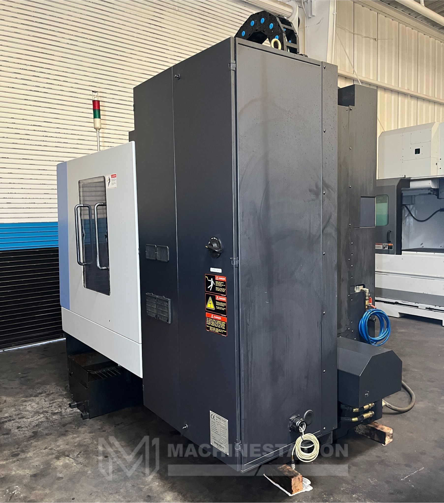 Doosan MV-3016L CNC Vertical Machining Center - Mill 18