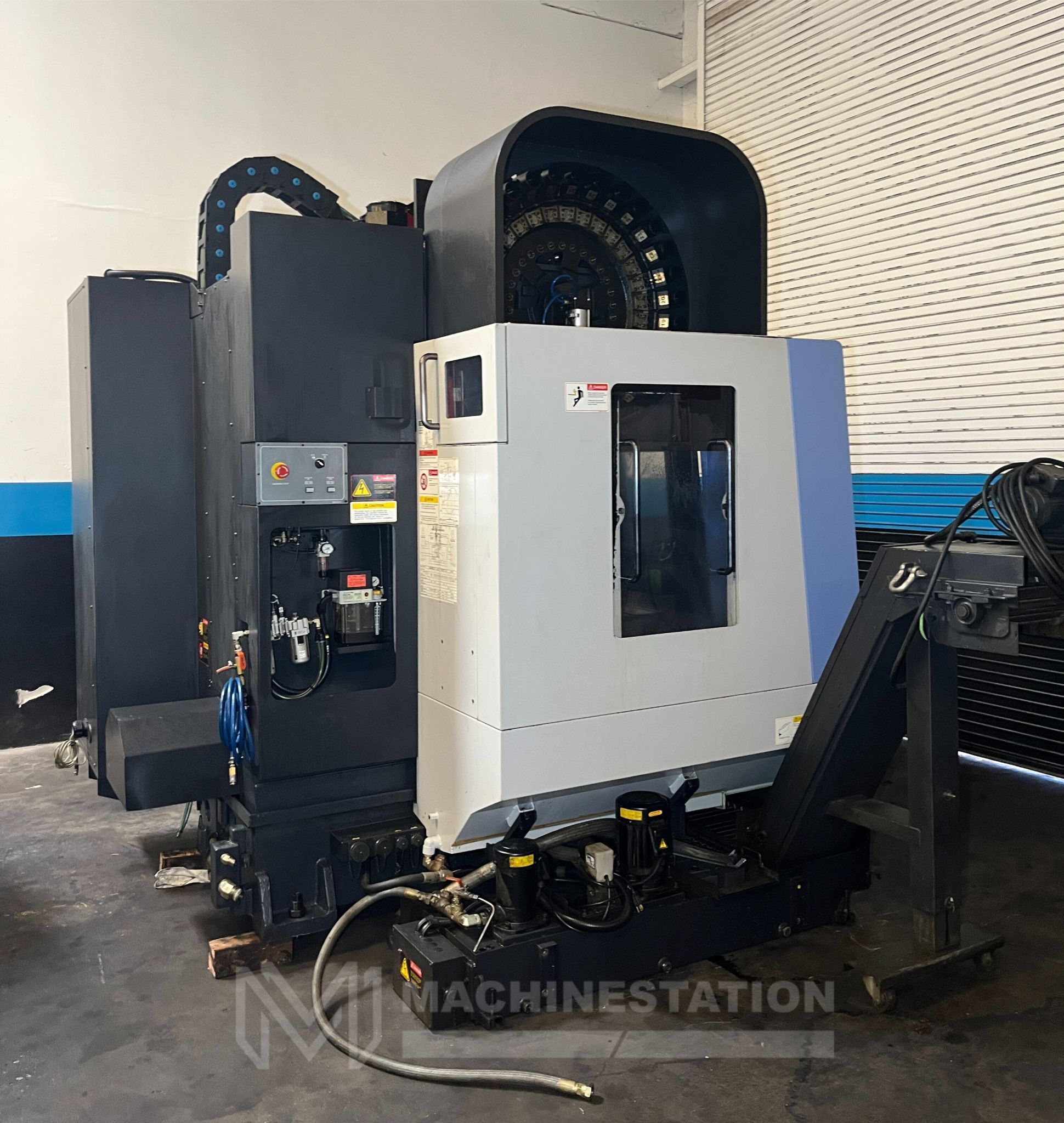 Doosan MV-3016L CNC Vertical Machining Center - Mill 16