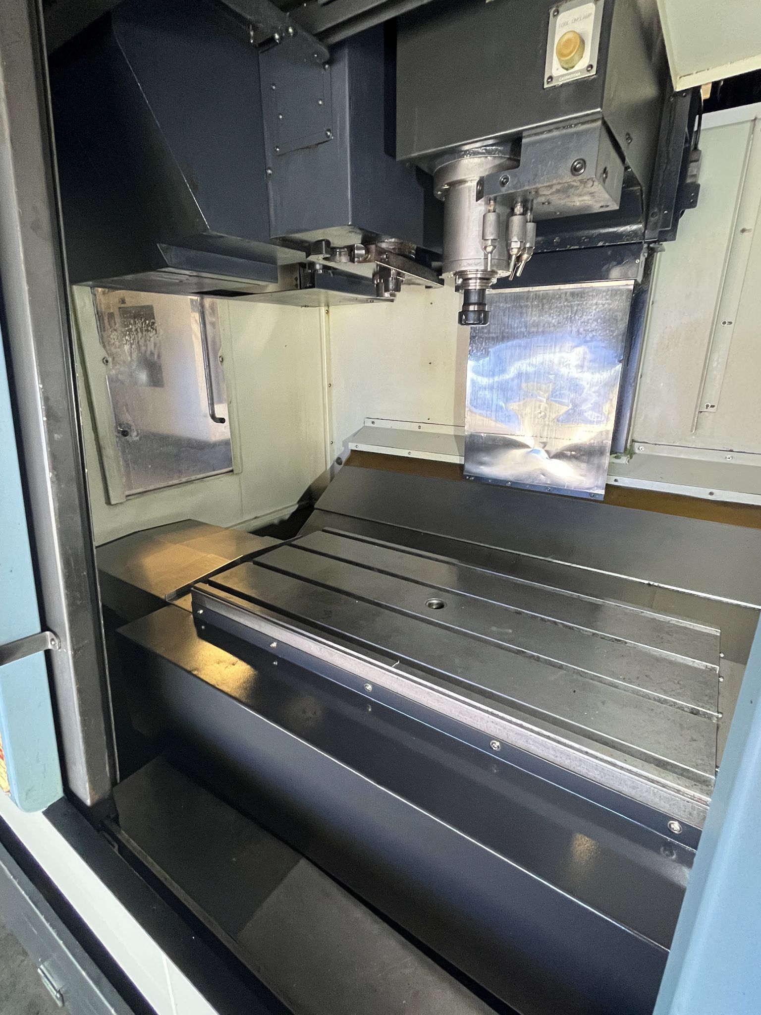 Doosan MV-3016L CNC Vertical Machining Center - Mill 11