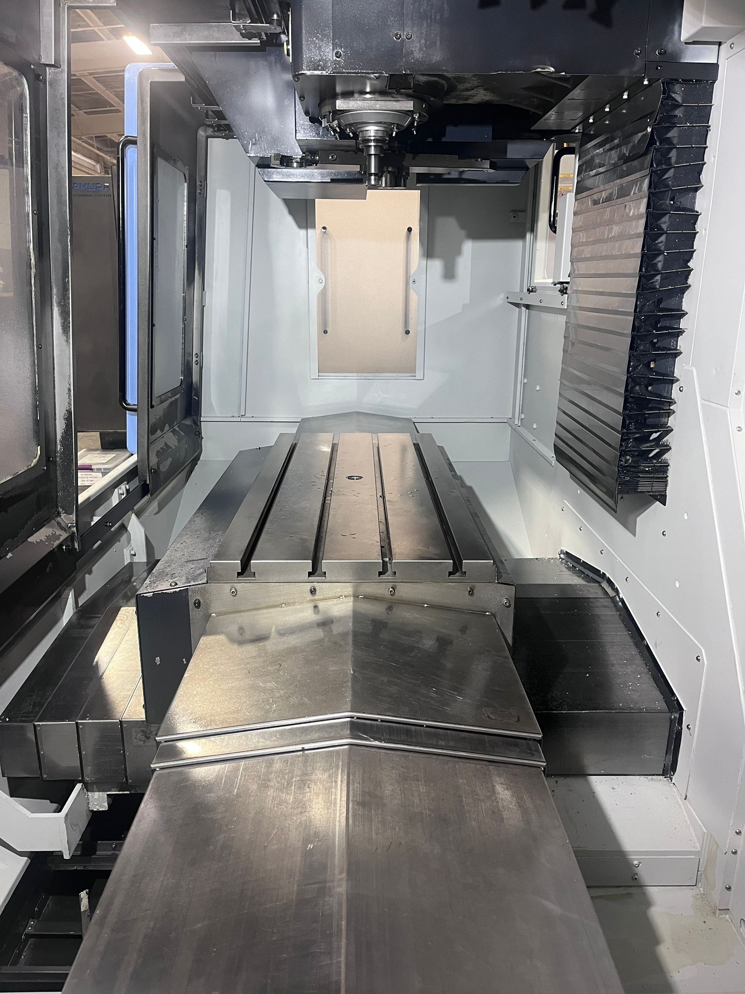 Doosan MV-4020LS CNC Vertical Machining Center - Mill 9