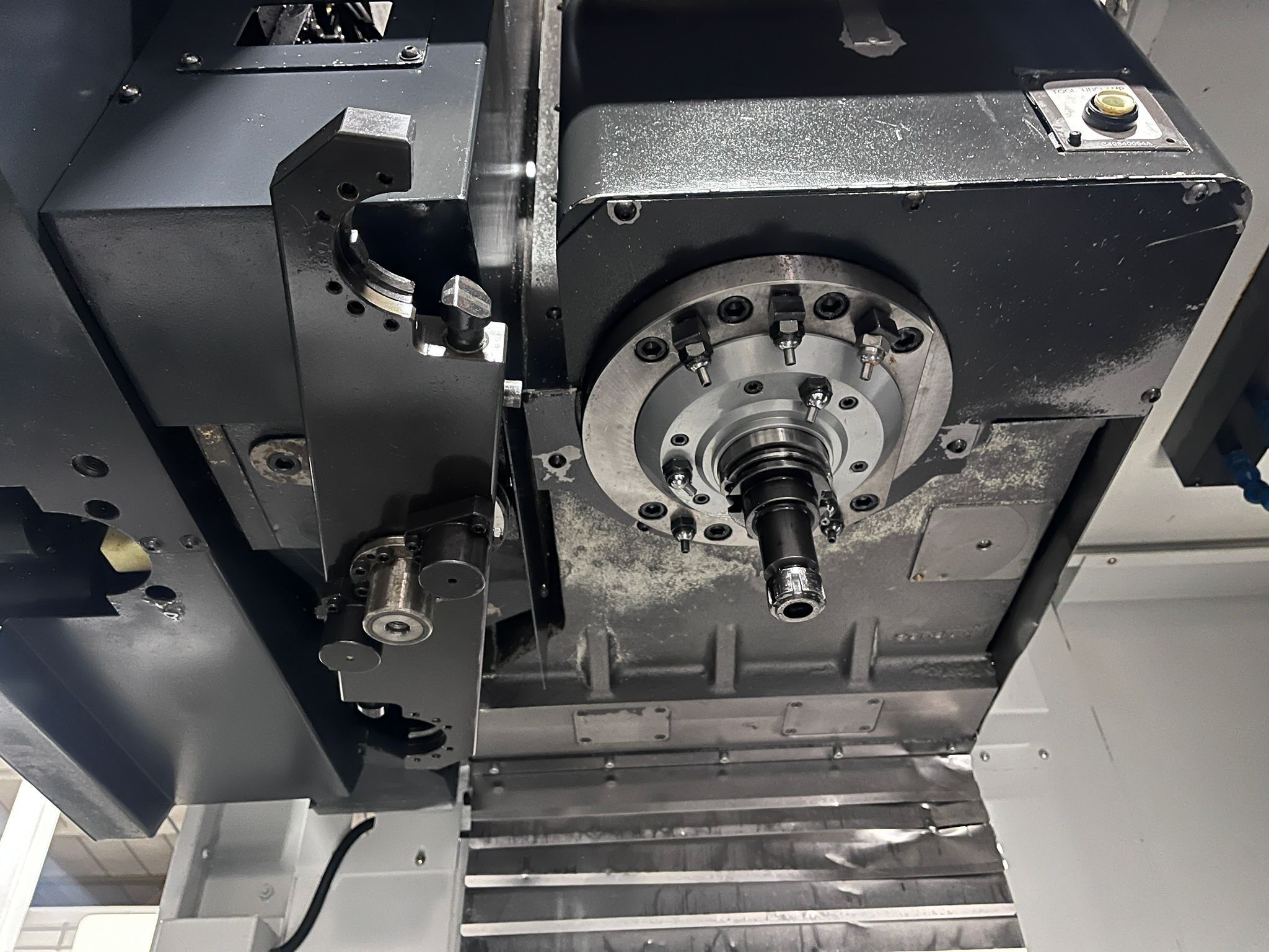 Doosan MV-4020LS CNC Vertical Machining Center - Mill 11