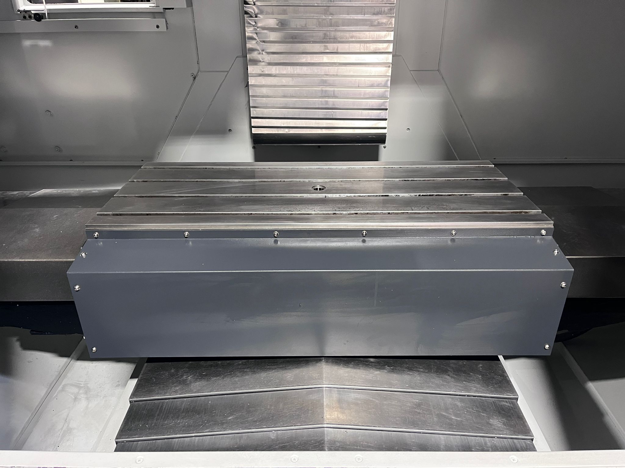 Doosan MV-4020LS CNC Vertical Machining Center - Mill 7