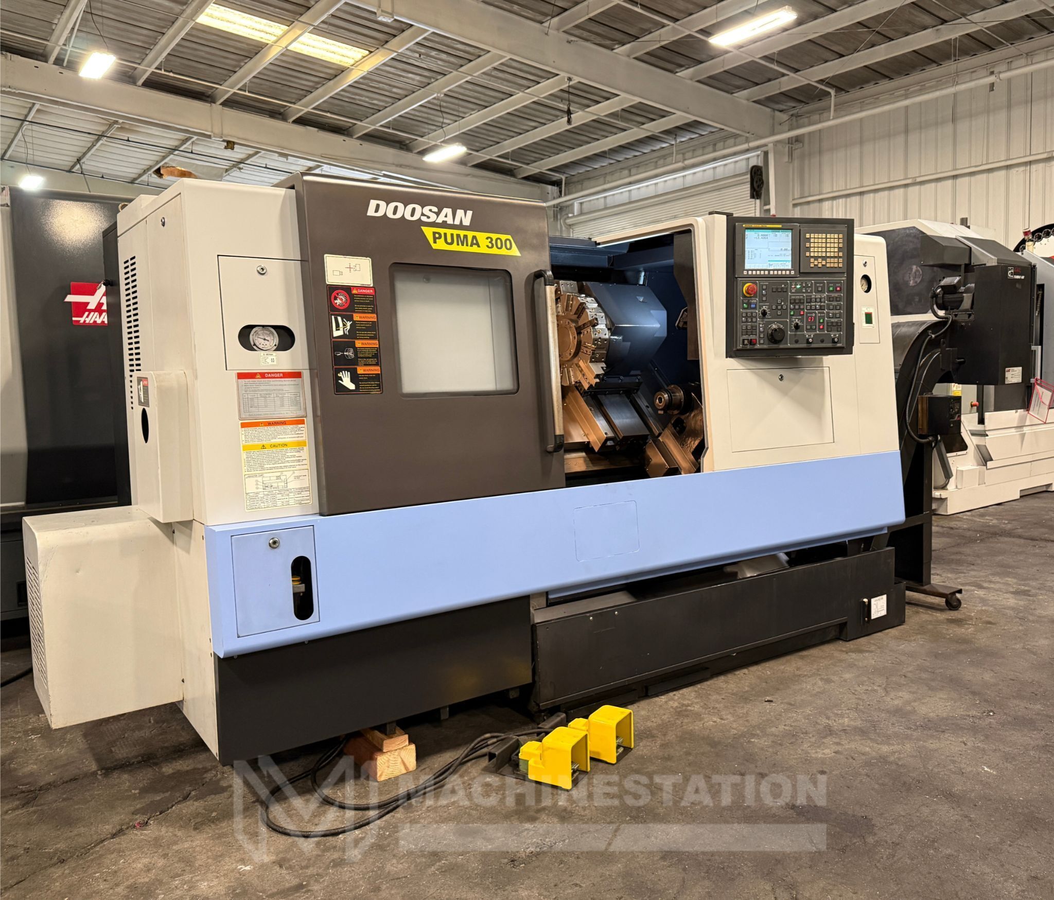 Doosan Puma 300C CNC Turning Center - 12″ Chuck Lathe 2