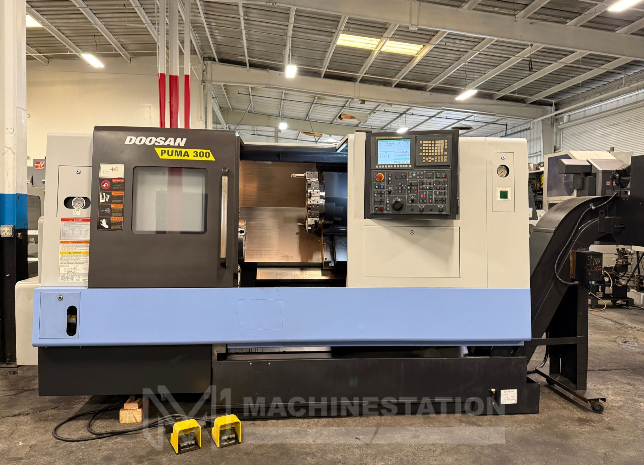 Doosan Puma 300C CNC Turning Center - 12″ Chuck Lathe 1