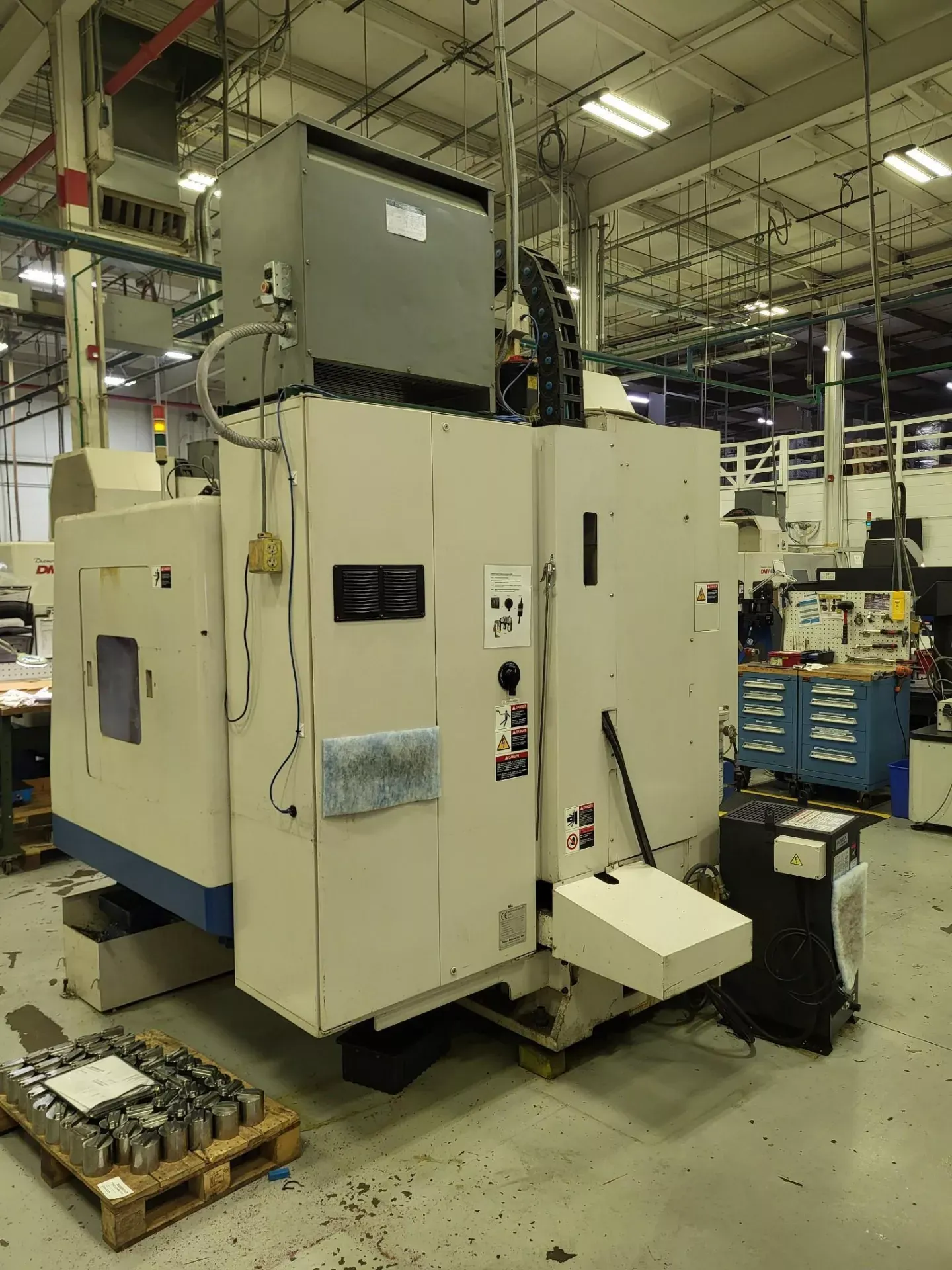 DOOSAN DMV-4020 CNC Vertical Machining Centers 16