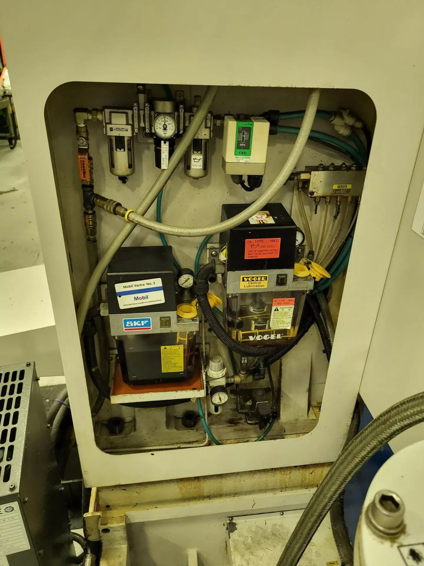 DOOSAN DMV-4020 CNC Vertical Machining Centers 20
