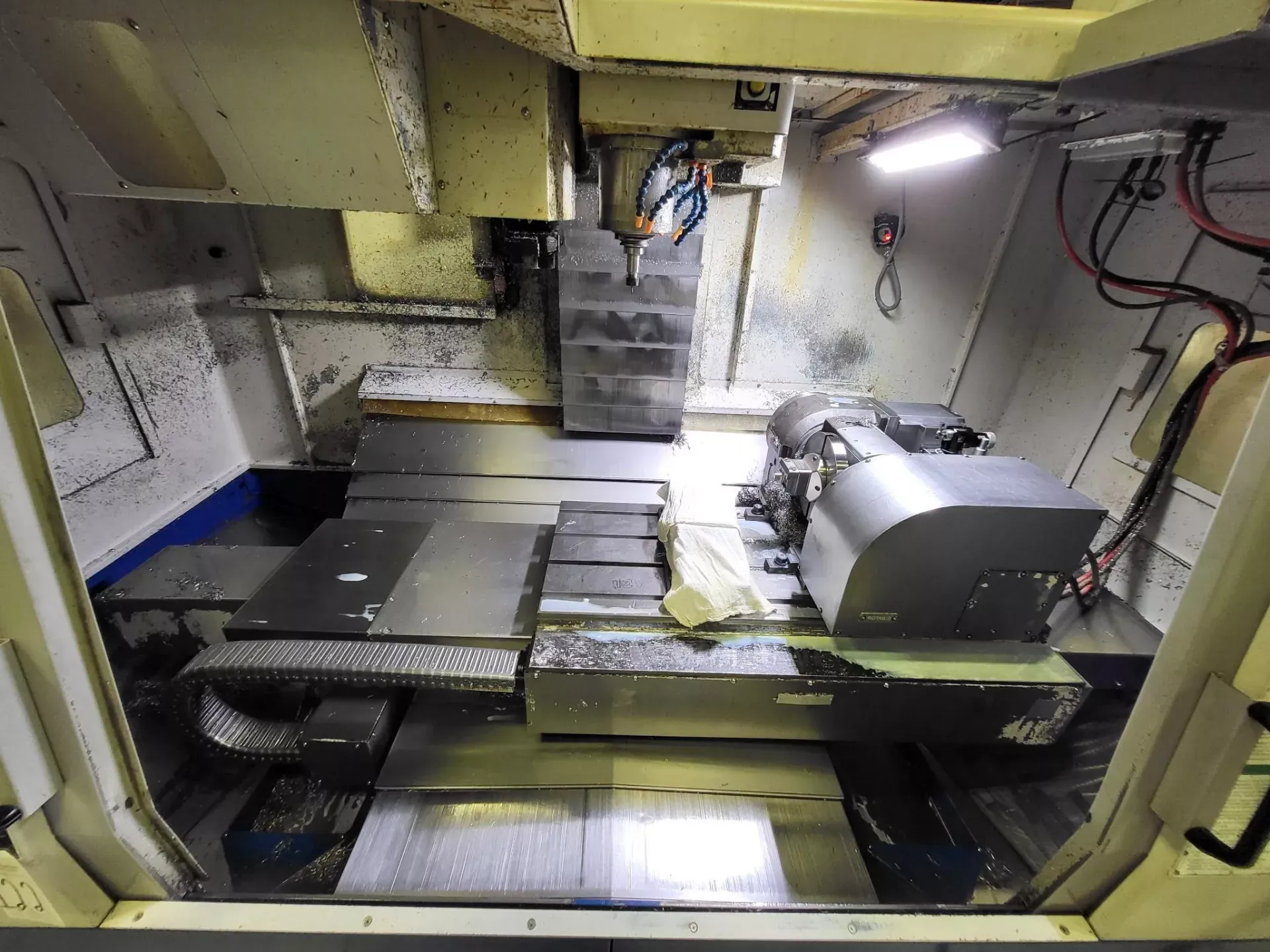 DOOSAN DMV-4020 CNC Vertical Machining Centers 8