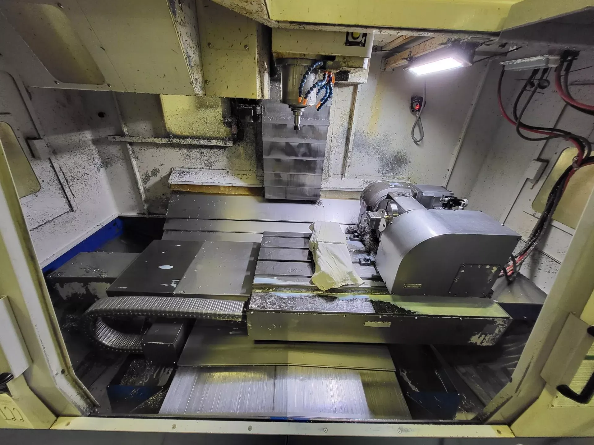 DOOSAN DMV-4020 CNC Vertical Machining Centers 9