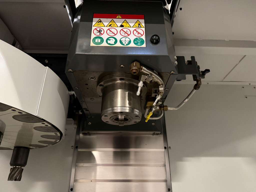 Haas VF-1 CNC Vertical Machining Center - 2016 Mill 10