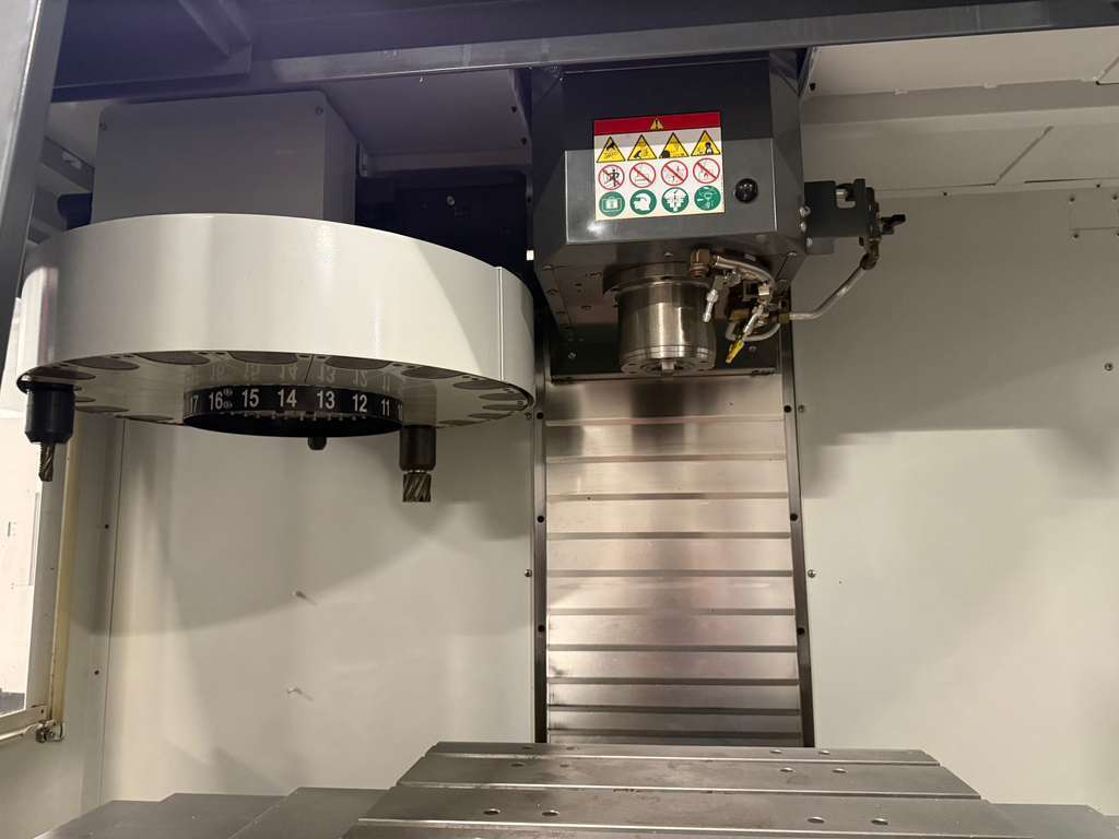 Haas VF-1 CNC Vertical Machining Center - 2016 Mill 7