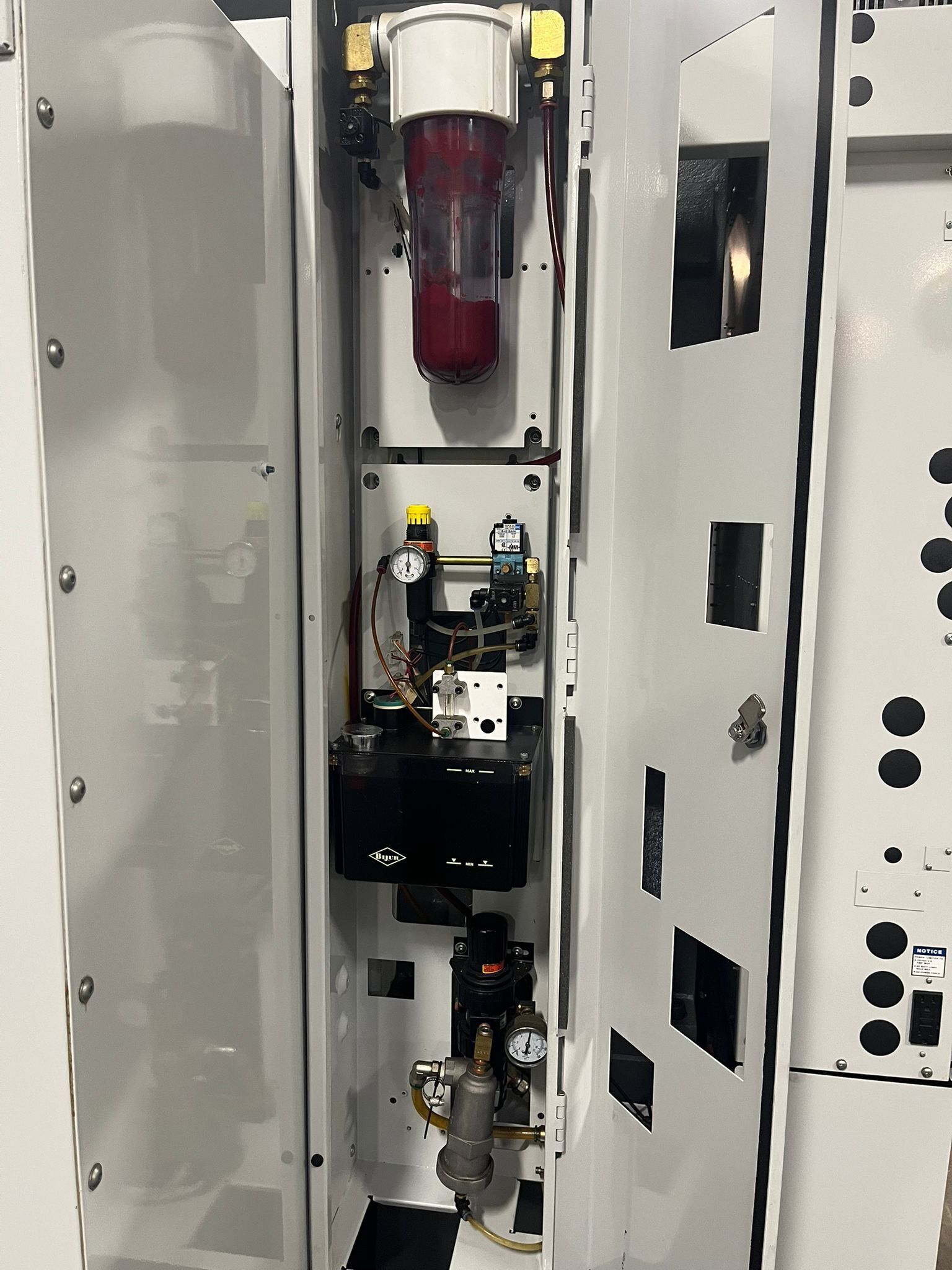 Haas VF-2SS CNC Vertical Machining Center - Mill 17