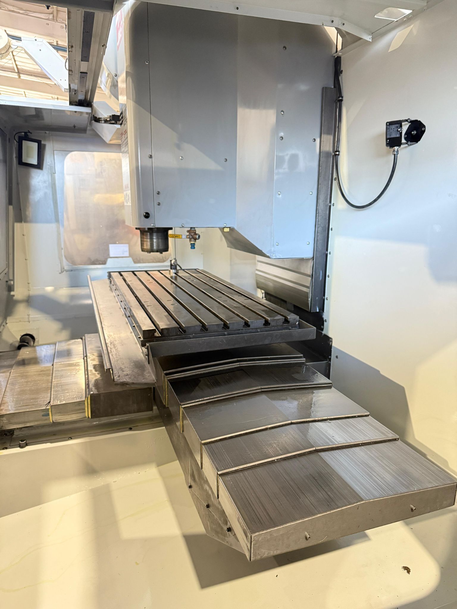 Haas VF-5B/40 CNC Vertical Machining Center - Mill 8