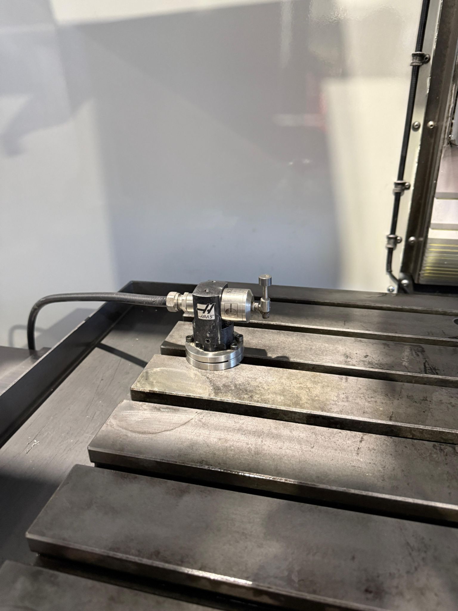 Haas VF-5B/40 CNC Vertical Machining Center - Mill 9