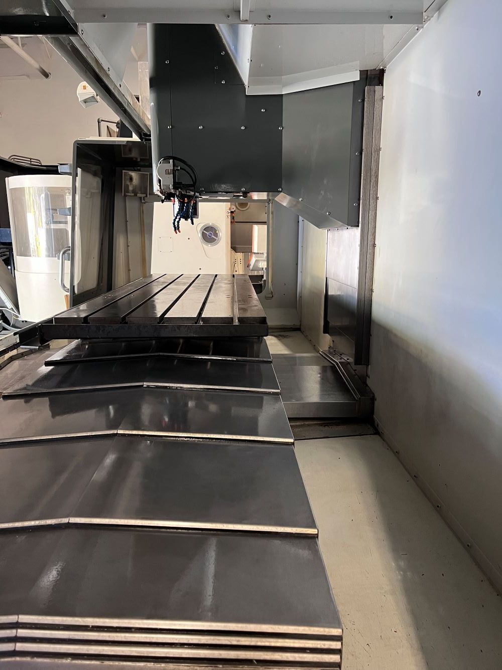 Haas VF-7B/40 CNC Vertical Machining Center - Mill 11