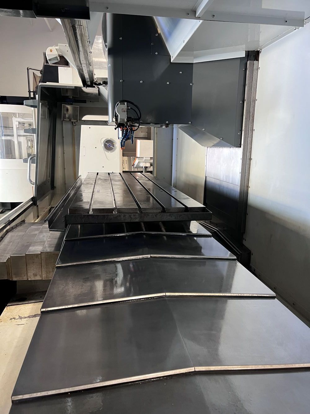 Haas VF-7B/40 CNC Vertical Machining Center - Mill 13