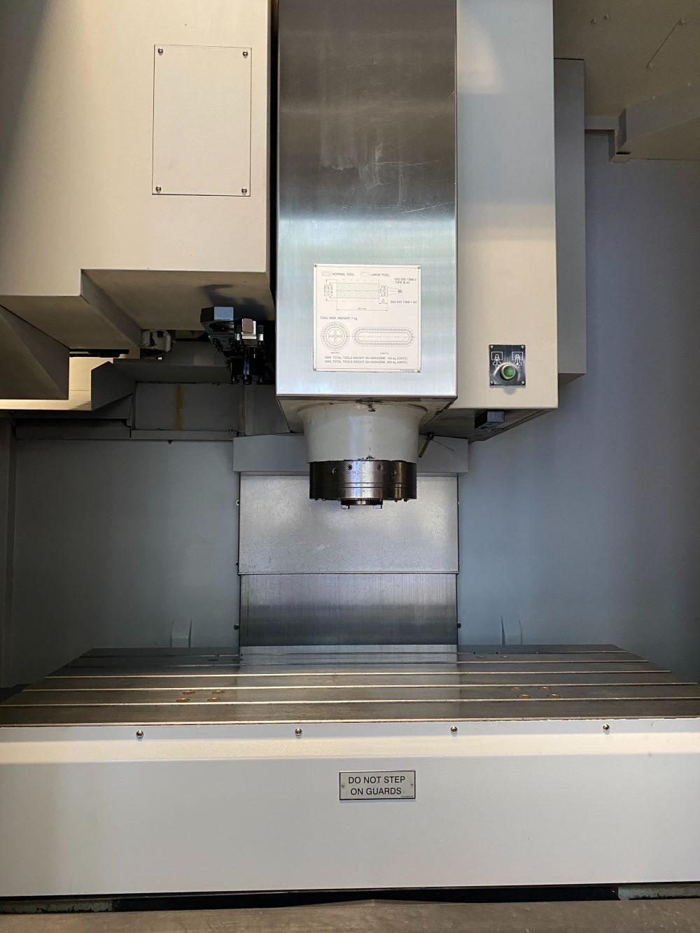 Hardinge Bridgeport 1000 XP3 CNC Vertical Machining Center 9