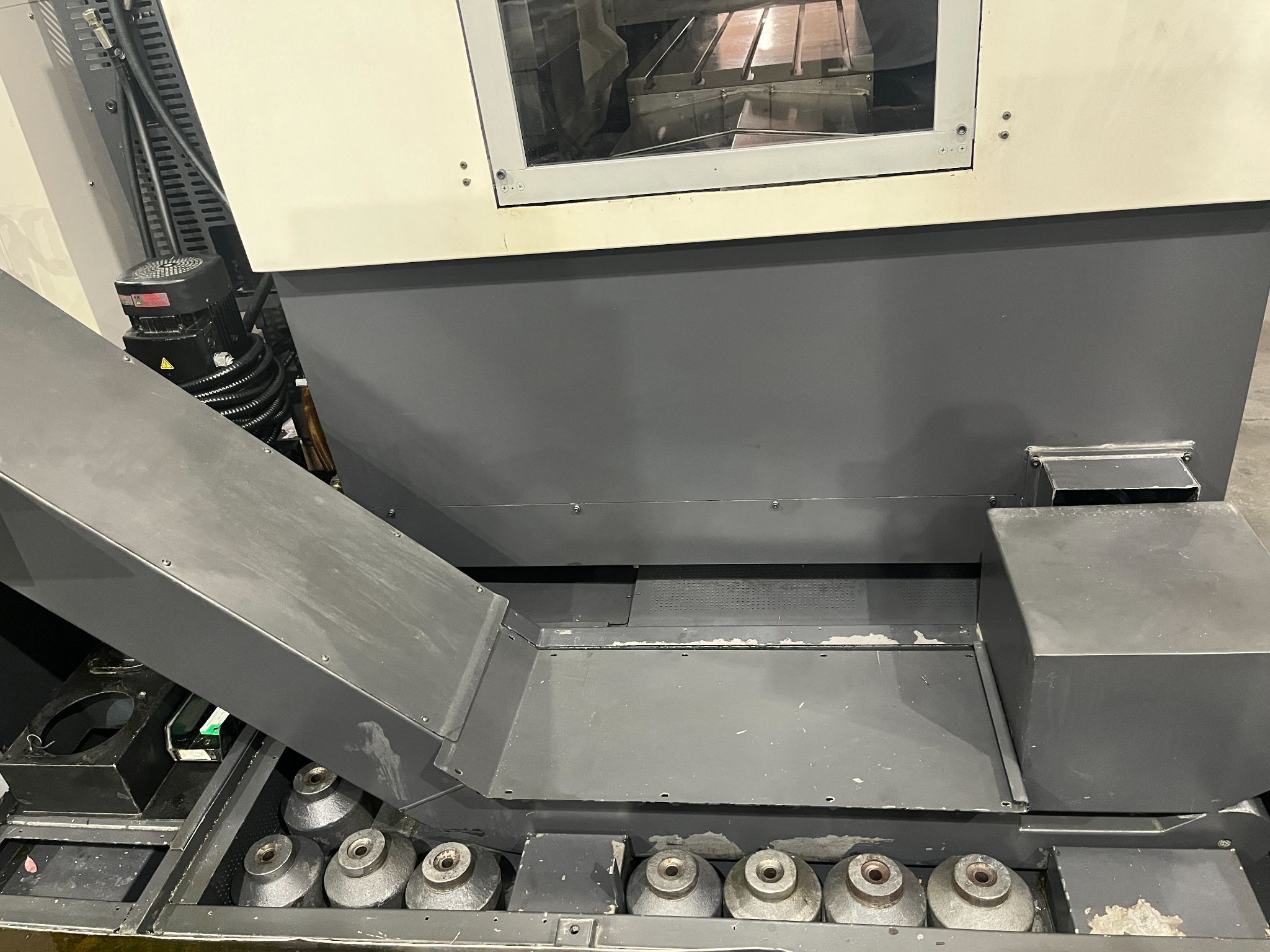 Hwacheon Vesta 1050B CNC Vertical Machining Center - 50 Taper Mill 18