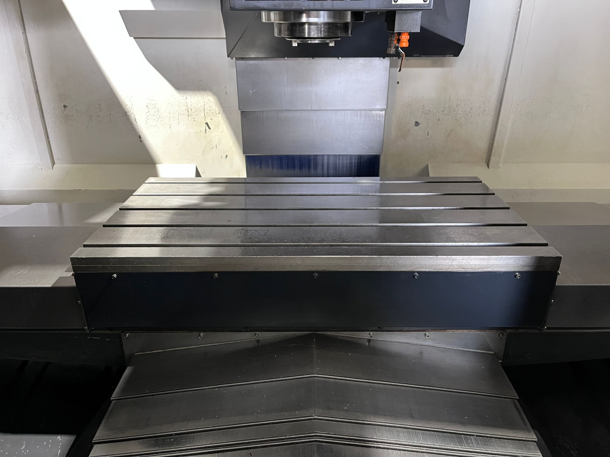 Hwacheon Vesta 1050B CNC Vertical Machining Center - 50 Taper Mill 10