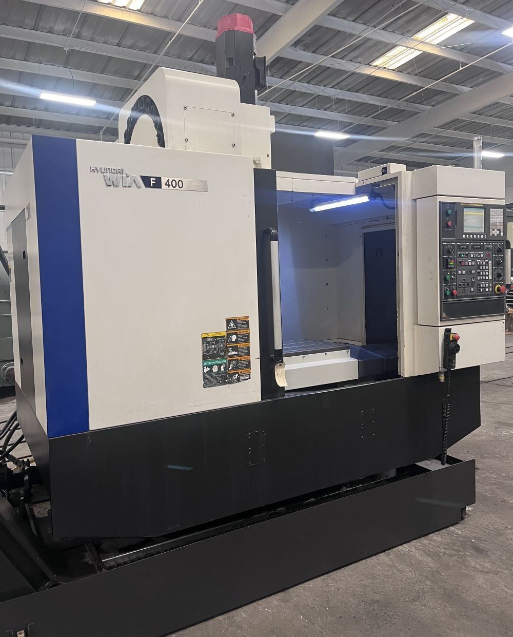 Hyundai Wia F400 CNC Vertical Machining Center - Mill 2