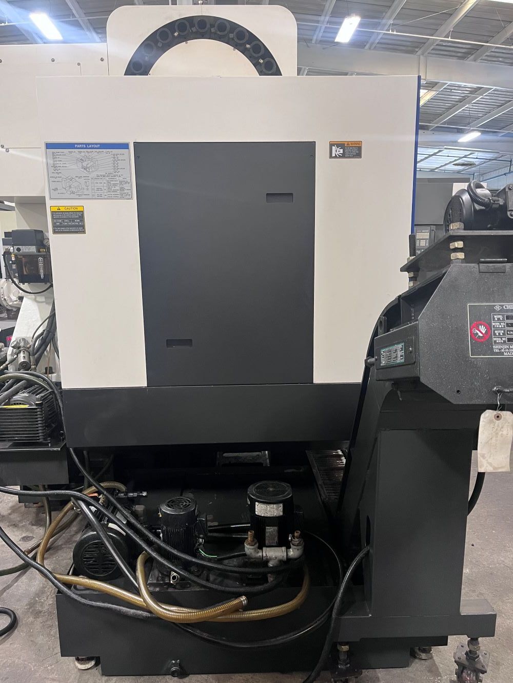 Hyundai Wia F400 CNC Vertical Machining Center - Mill 13