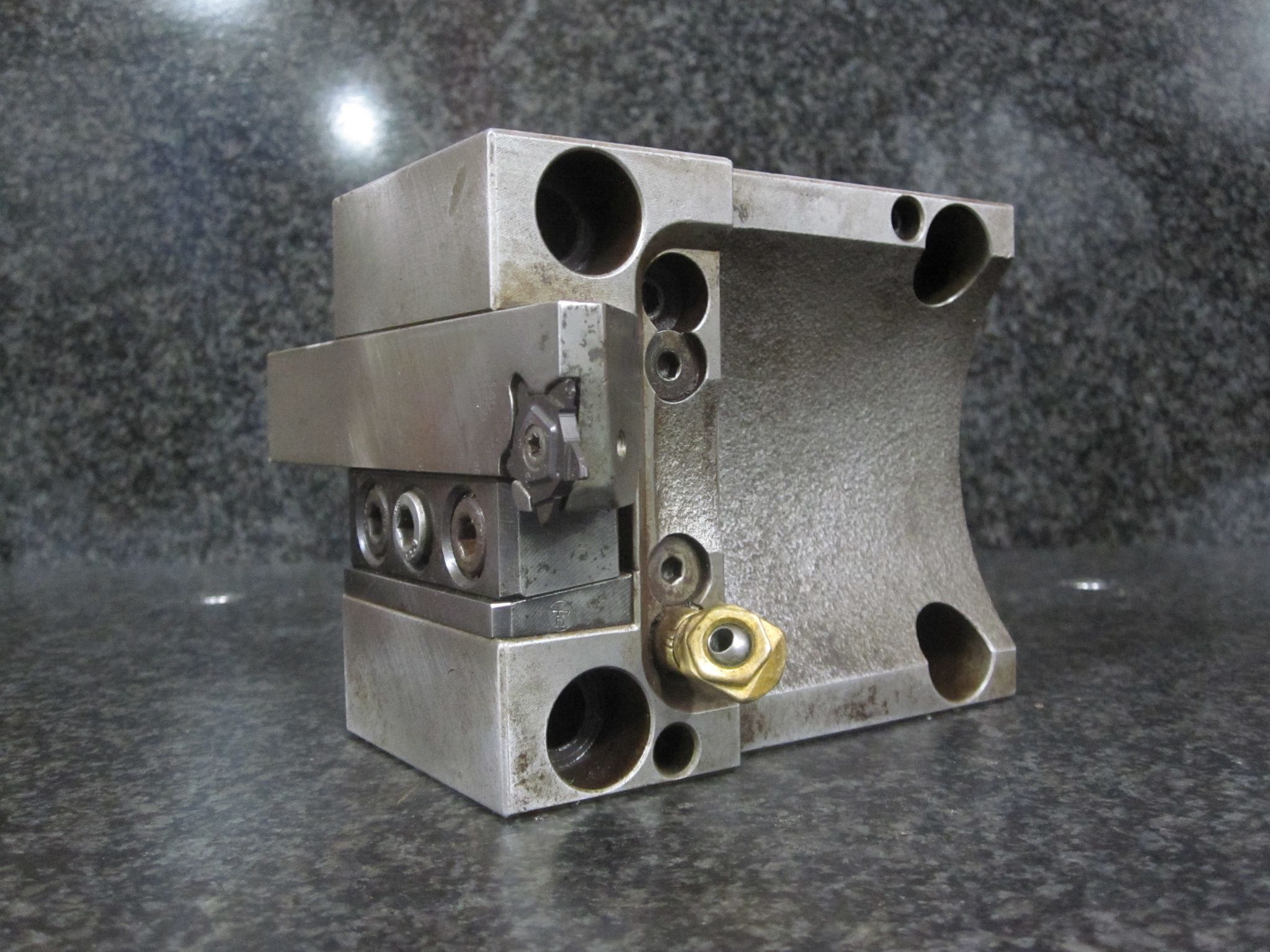 BMT60 BMT 60 DMG MORI SEIKI 1.0" SQUARE SHANK TURNING TOOL HOLDER W/ ISCAR TOOL 8
