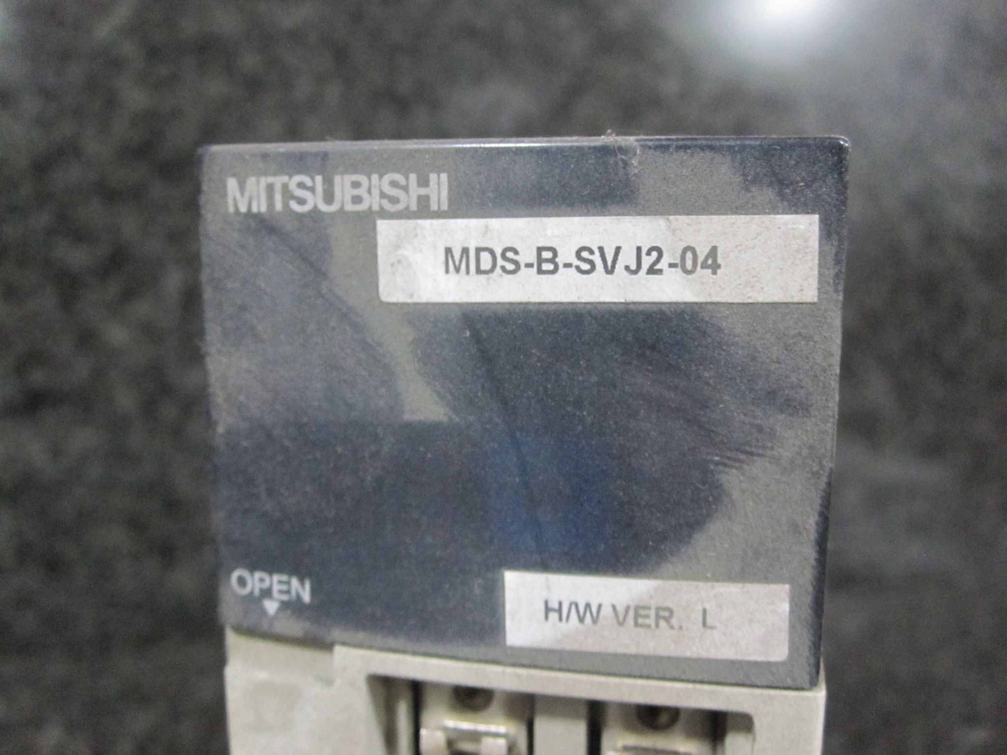 (UNTESTED) MITSUBISHI SERVO DRIVE UNIT MDS-B-SVJ2-04 AMP 1