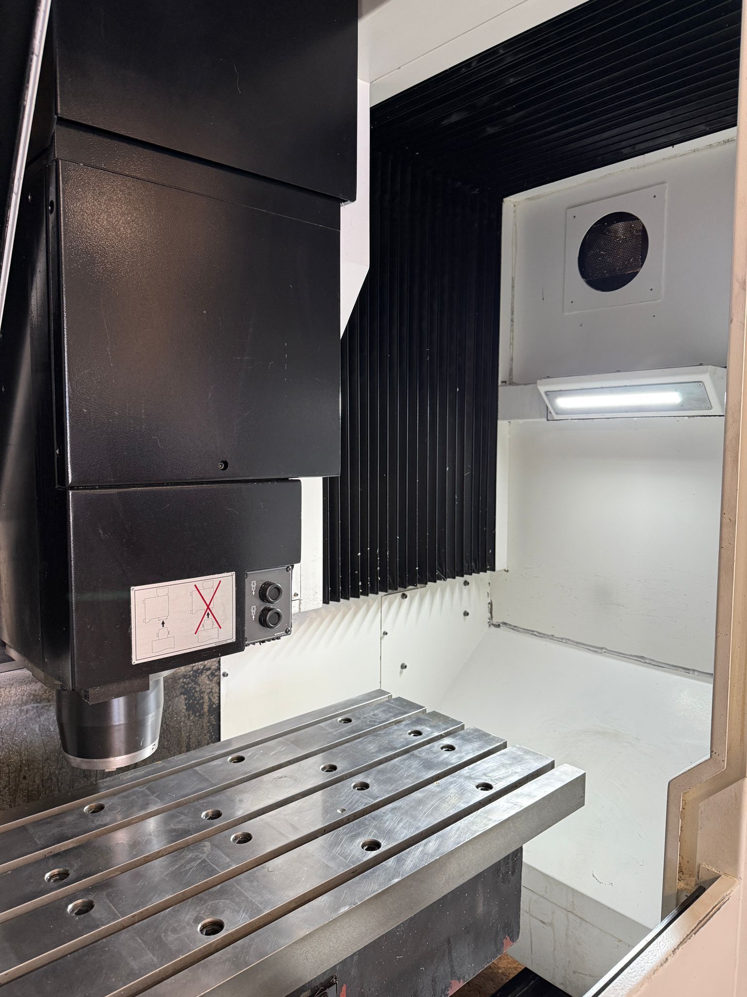 Mazak VC 500C CNC Vertical Machining Center - 2020 Mill 12