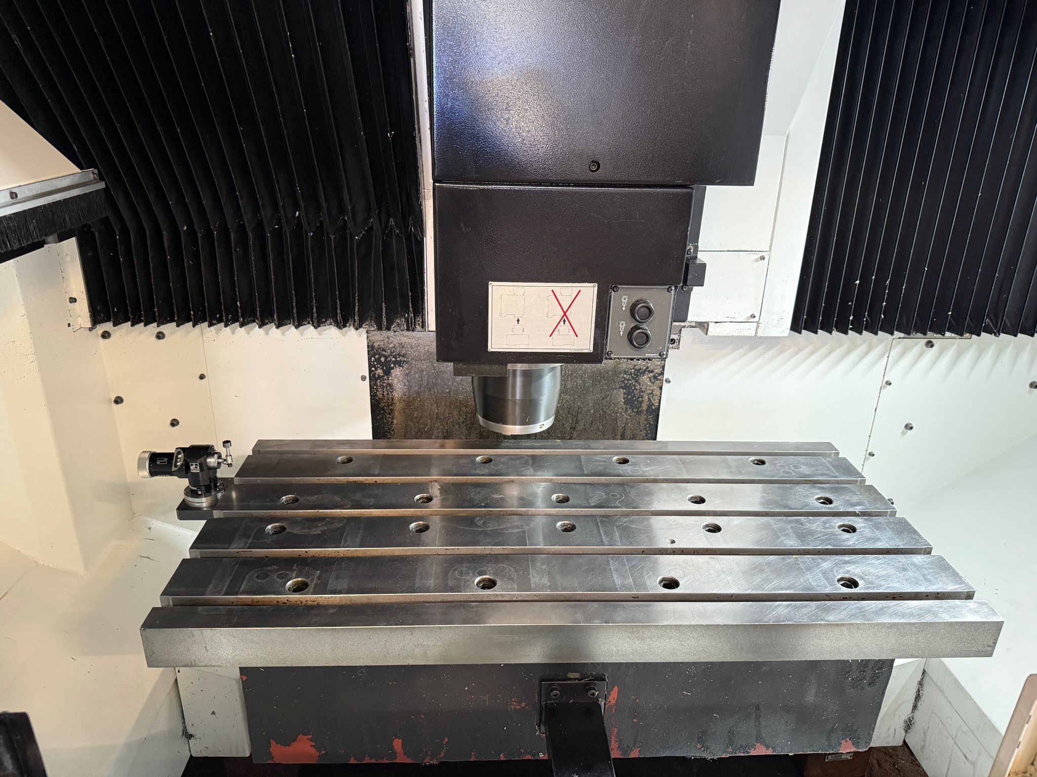 Mazak VC 500C CNC Vertical Machining Center - 2020 Mill 9
