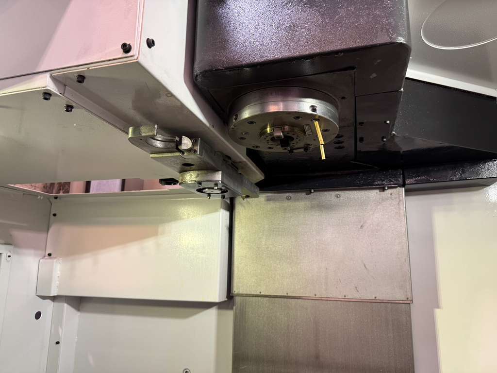 Mazak VCN 410A CNC Vertical Machining Center - Mill 17