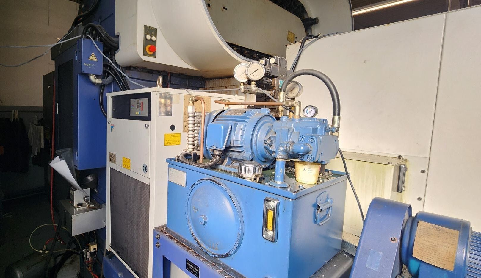YCM TV-158B CNC Vertical Machining Center - 50 Taper 10000 RPM Mill 5