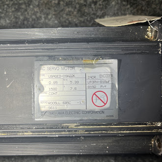 Yaskawa USAGED-09A22K Servo Motor 1