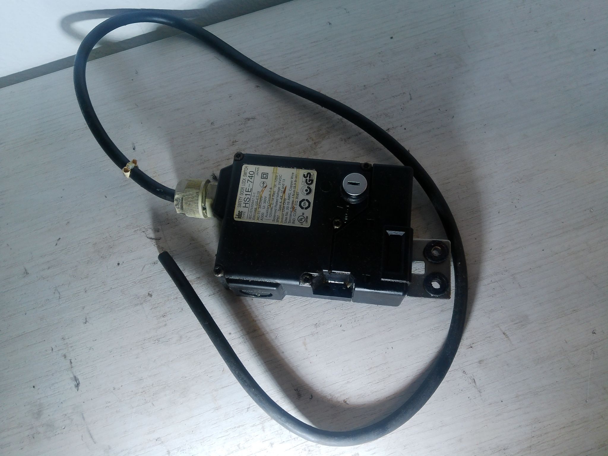 IDEC HS1E-740 1