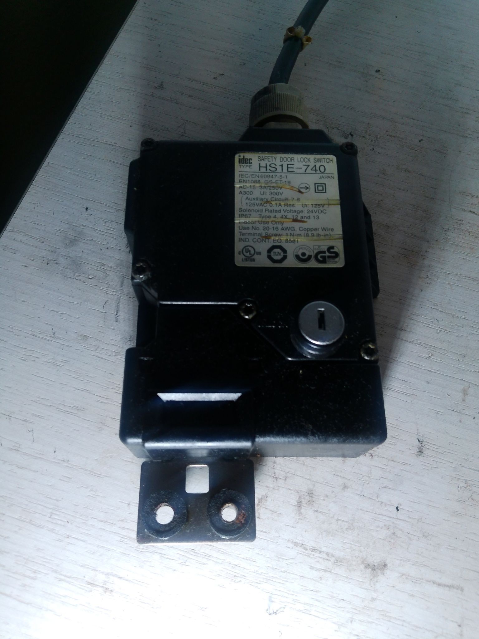IDEC HS1E-740 2